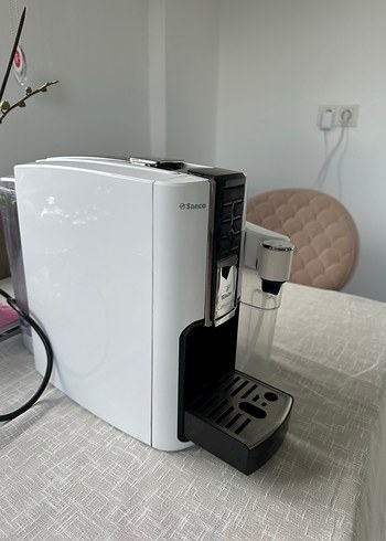 Beyaz ve Gri Kahve Makinesi - Görsel 2