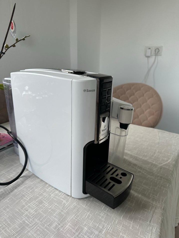 Beyaz ve Gri Kahve Makinesi - Görsel 2