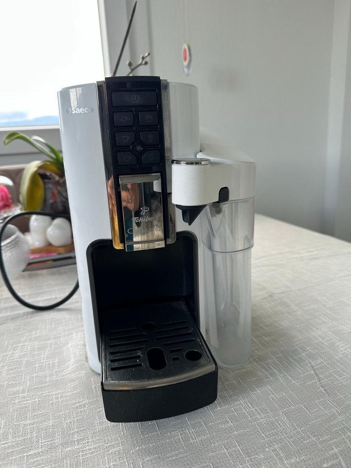 Beyaz ve Gri Kahve Makinesi - Görsel 4