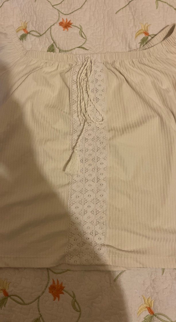 Kısa Kollu beyaz Dantelli Desenli Kayık Yaka Bluz - Görsel 3