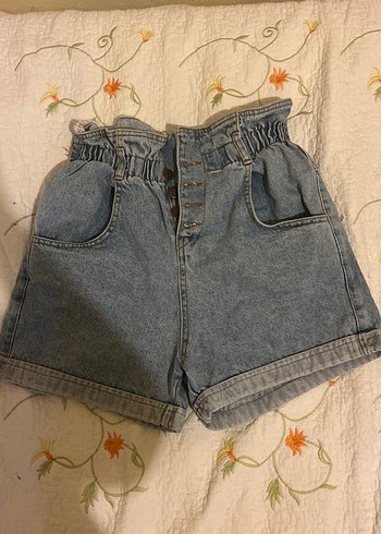 Düğmeli Geniş Kesim Mini Denim Şort