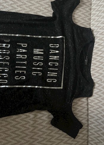 Diğer Baskılı Siyah Omzu Açık Model Simli Bluz