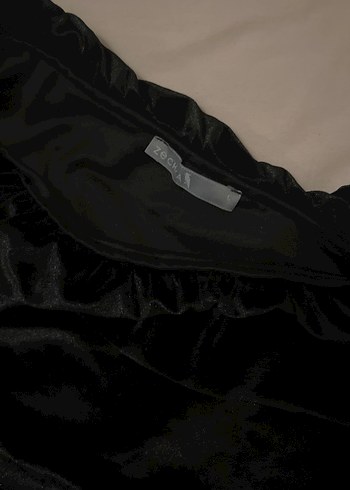 Siyah Süet omuzu fırfır detaylı İspanyol kollu bluz - Görsel 3