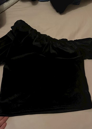 Siyah Süet omuzu fırfır detaylı İspanyol kollu bluz - Görsel 4