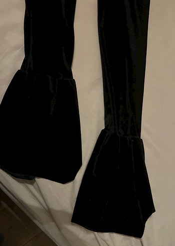 Siyah Süet omuzu fırfır detaylı İspanyol kollu bluz - Görsel 5