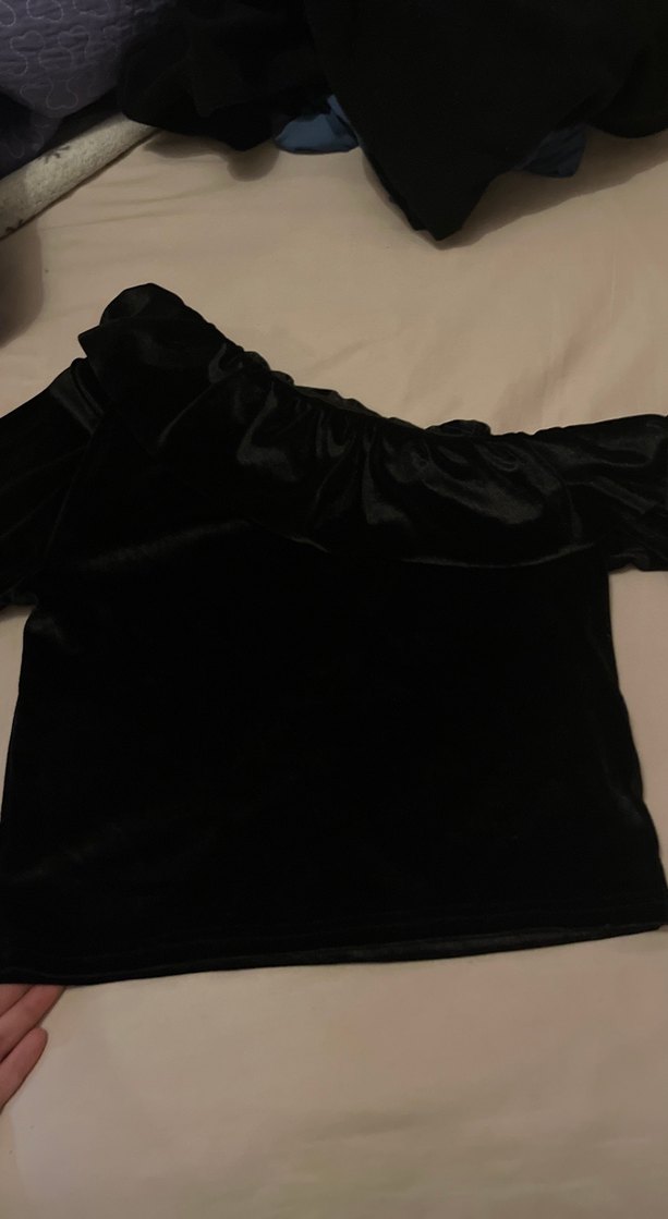 Siyah Süet omuzu fırfır detaylı İspanyol kollu bluz - Görsel 4