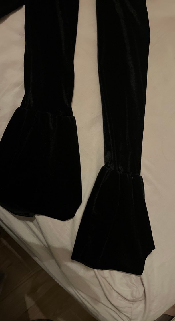 Siyah Süet omuzu fırfır detaylı İspanyol kollu bluz - Görsel 5