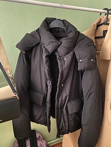 l Beden Pullandbear Kısa şişme mont