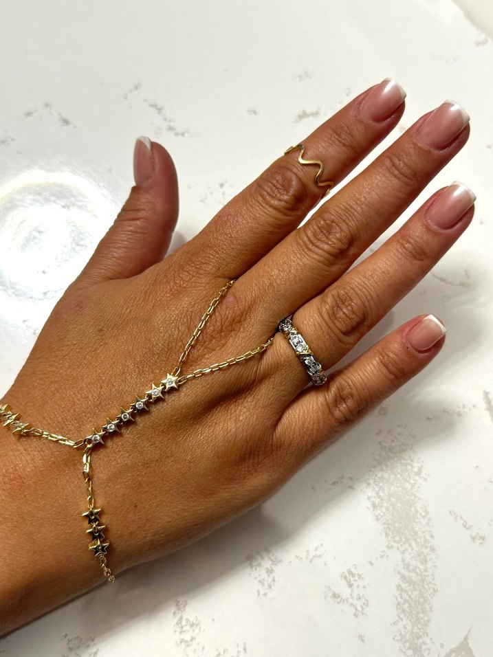 Yıldız Detaylı Altın Rengi Kadın El Zinciri - Görsel 3