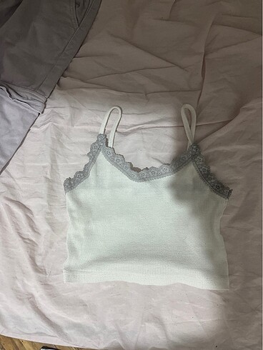 Beyaz dantel crop