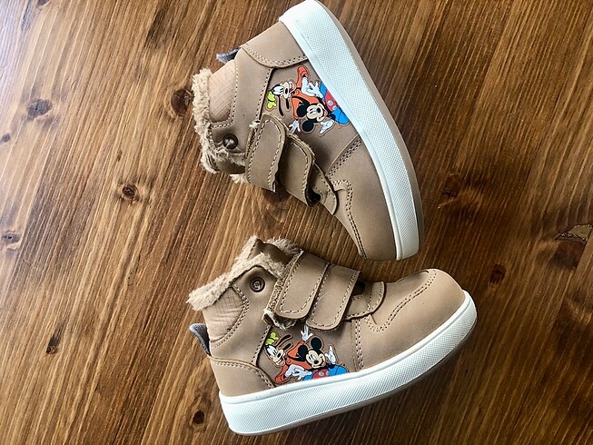 LC WAIKIKI içi kürklü Disney karakter desenli 23 no bebek botu.