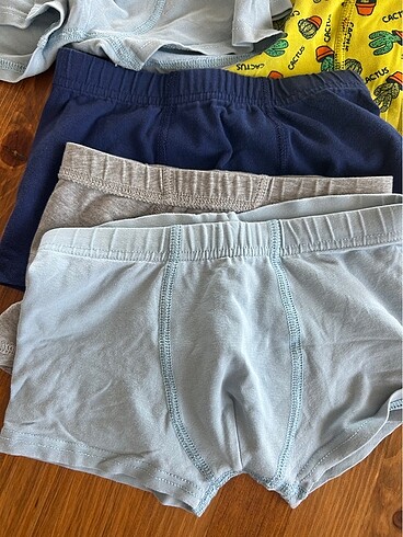4 Yaş Beden çeşitli Renk 4-5 Yaş farklı markalarda 9 adet Boxer