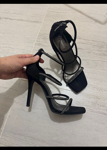 Siyah Kemerli Stiletto Kadın Topuklu - Görsel 2