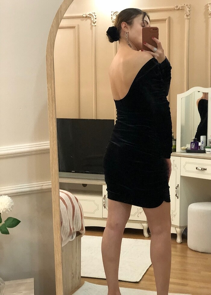 Kadife kısa davet elbisesi - Görsel 3