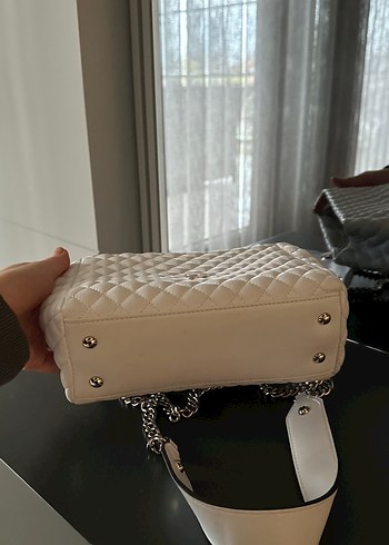 Guess beyaz deri,Zincir Detaylı Deri Kadın Çanta - Görsel 5