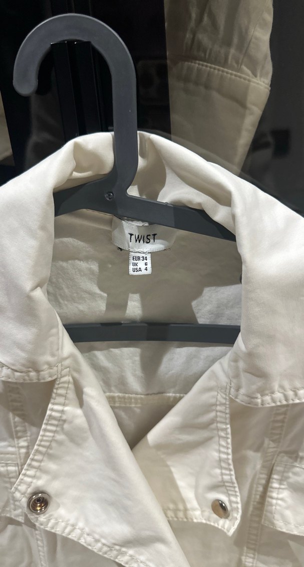 Düğmeli Beyaz Kolsuz Mini Tulum - Görsel 2