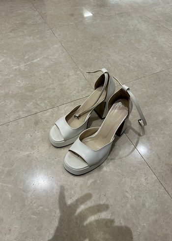 Tokalı Beyaz Kadın Topuklu Ayakkabı - Görsel 3