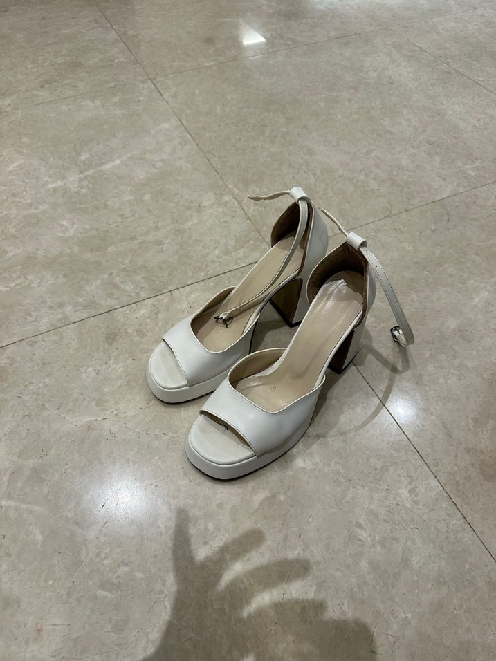 Tokalı Beyaz Kadın Topuklu Ayakkabı - Görsel 3