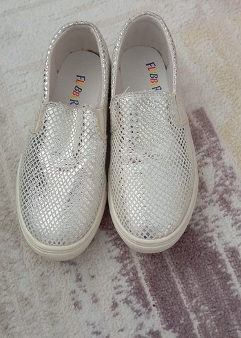 Kız Çocuk Gri Yılan Desenli Cırt Cırtlı Loafer