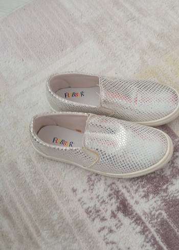 32 Beden Kız Çocuk Gri Yılan Desenli Cırt Cırtlı Loafer