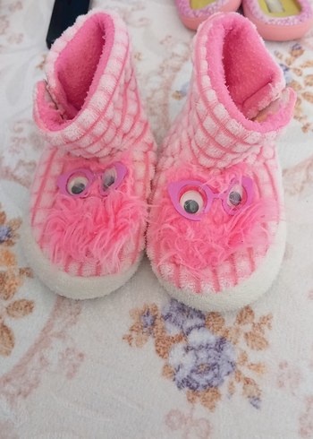 Kız Çocuk Pembe Nakışlı Sıcak Ev Terliği - Görsel 3