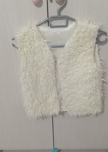 Kız Çocuk Beyaz Kürklü Yelek - Görsel 2