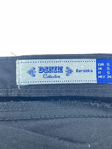 s Beden siyah Renk Bershka Mini Etek %70 İndirimli.