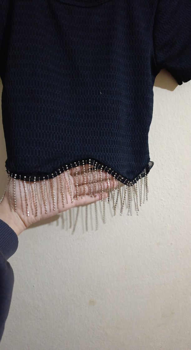 Zincir Detaylı Siyah Crop Top - Görsel 2