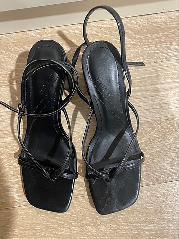 Bershka topuklu sandalet