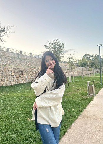 Kadın Beyaz Boğazlı Salaş Kazak