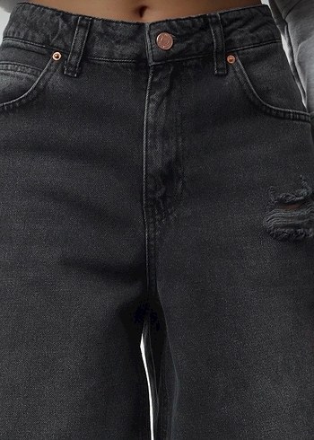 Yırtık detaylı jean - Görsel 3