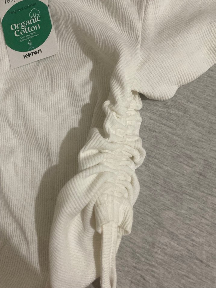 Kadın Beyaz Büzgülü Kısa Kollu Tişört - Görsel 2