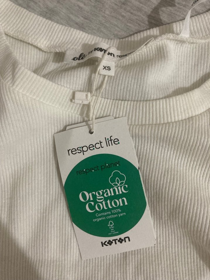 Kadın Beyaz Büzgülü Kısa Kollu Tişört - Görsel 3