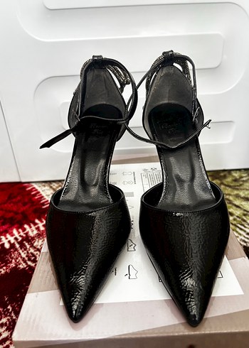 37 Beden siyah Renk Yılan Desenli Siyah Stiletto Topuklu Kadın Ayakkabı