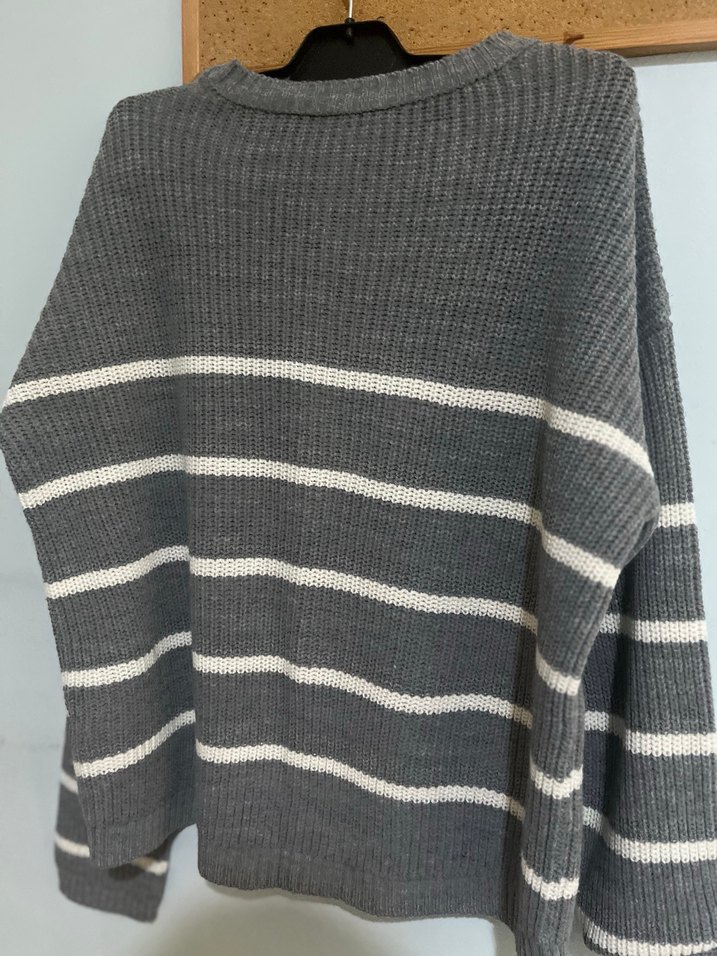 Gri Çizgili Boğazlı Kadın Kazak - Görsel 3