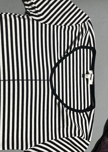 Siyah Beyaz Çizgili Kısa Kollu Kadın Tişört - Görsel 2