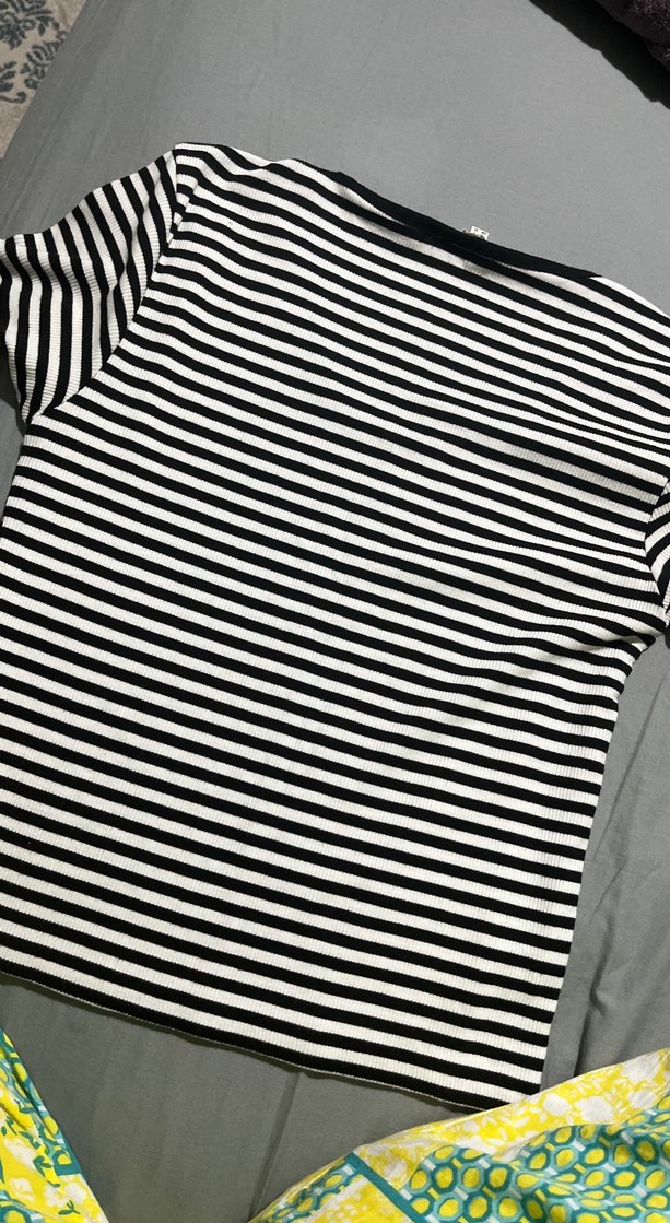 Siyah Beyaz Çizgili Kısa Kollu Kadın Tişört - Görsel 3