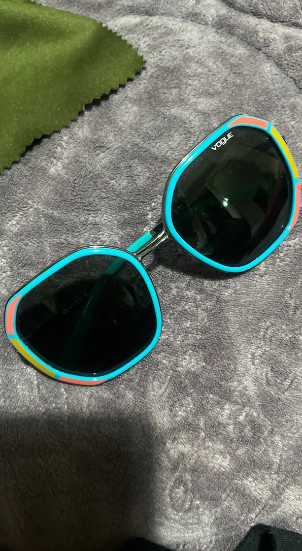 Renkli Retro Kadın Güneş Gözlüğü - Vogue - Görsel 4