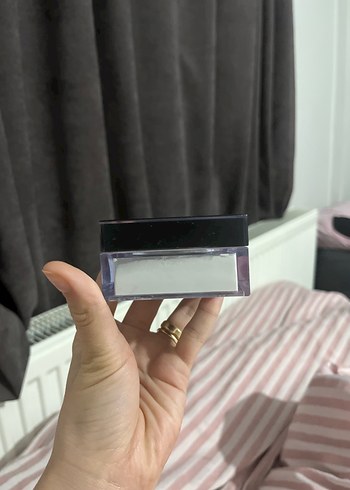 Huda Beauty beyaz pudra - Görsel 2