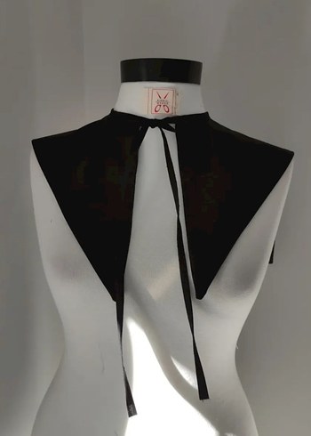 Düğmeli Siyah Gotik Yaka - Görsel 4