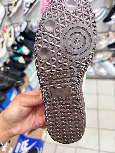 tek ebat Beden Yeni model sıfır Ayakabı hem bayan hem erkek kullanılır numarala