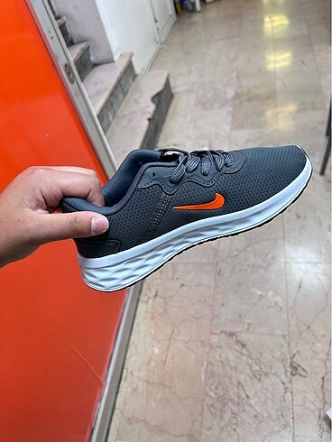Yeni model sıfır Ayakabı bütün numaralar var