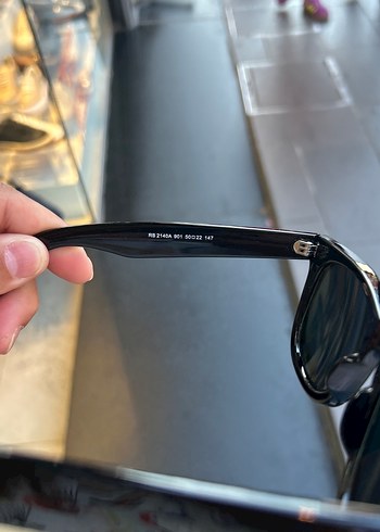Beden Parlak Siyah Ray-Ban Unixex güneş gözlüğü sınırlı sayıda
