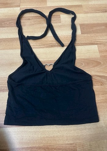 Siyah V Yaka Kemer Detaylı Crop Top - Görsel 3