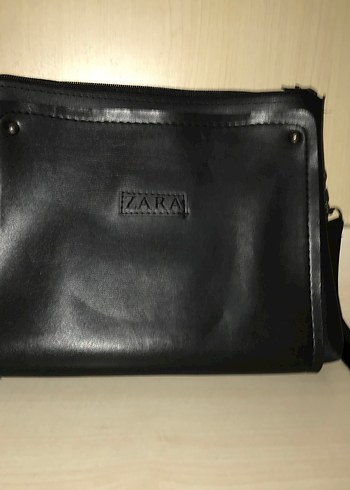 Zara Siyah Deri Fermuarlı Kadın Çanta