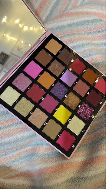 Beden Anastasia Beverly Hills Far Paleti