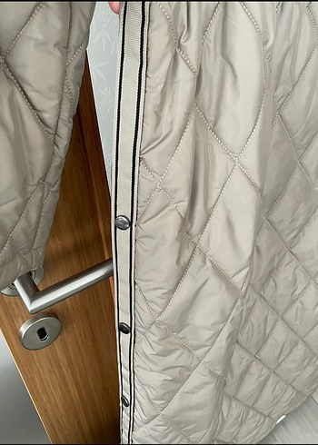42 Beden ten rengi Renk Bej Kapitone Uzun Kadın Mont