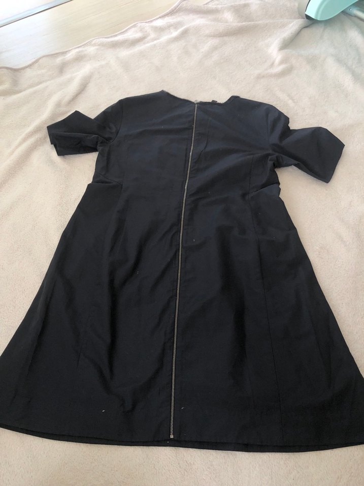 Trençkot Kumaşı Arkası Fermuarlı Siyah Elbise - Görsel 2