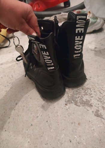 35 Beden Siyah Tokalı Yüksek Topuklu Grunge Botlar