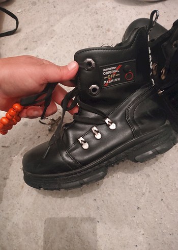 Zara Siyah Tokalı Yüksek Topuklu Grunge Botlar